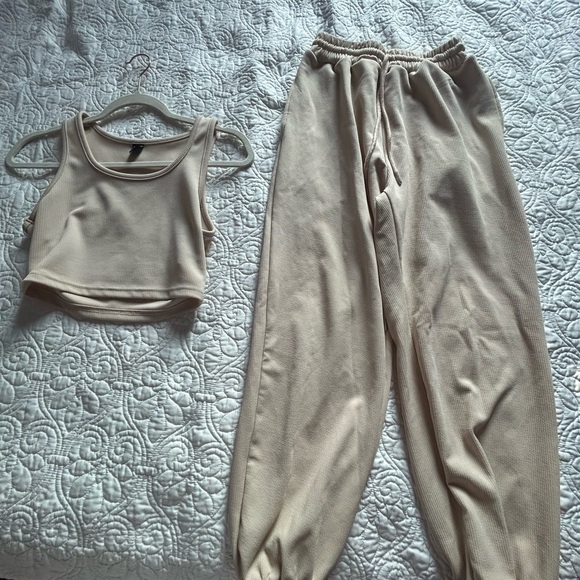 🫶🏻SHEIN crop tank top & joggers set🫶🏻 - Picture 6 of 9